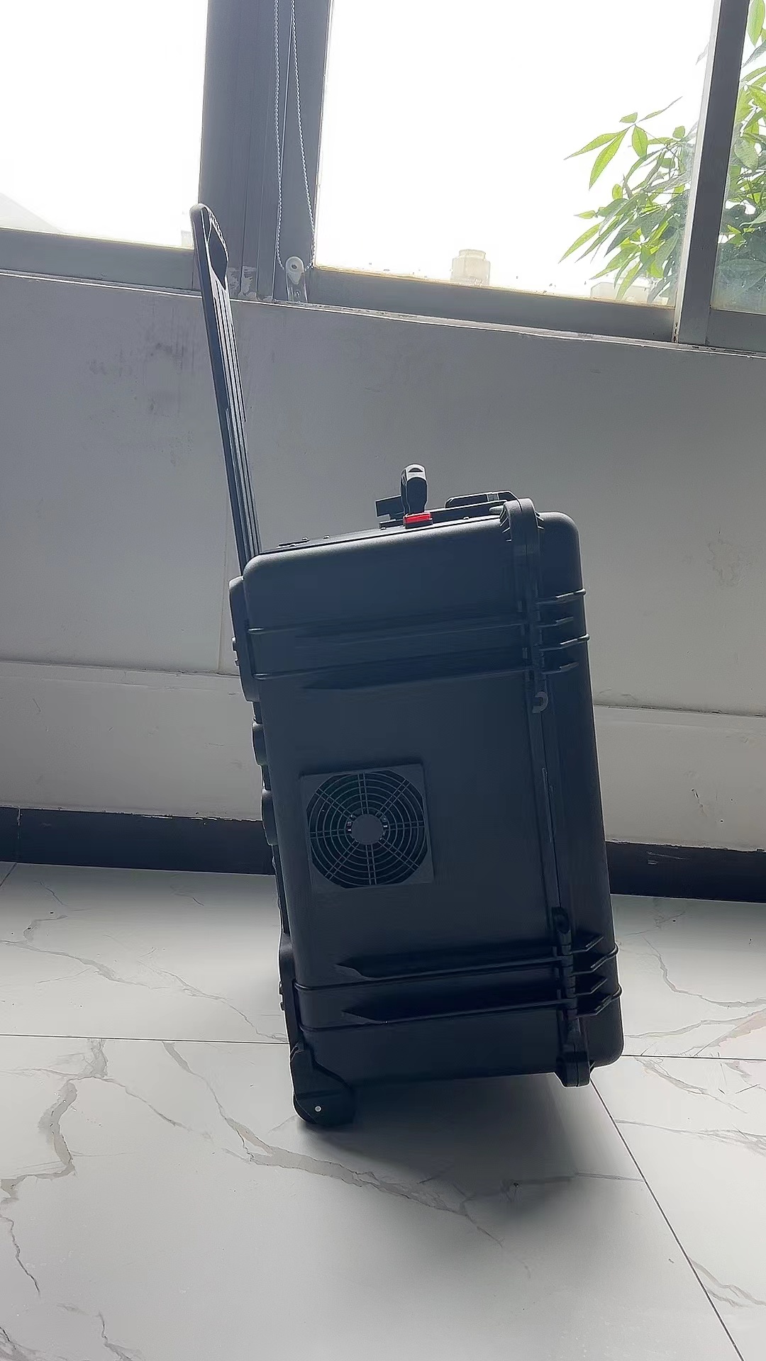 郊区手拉箱型移动通信干扰器